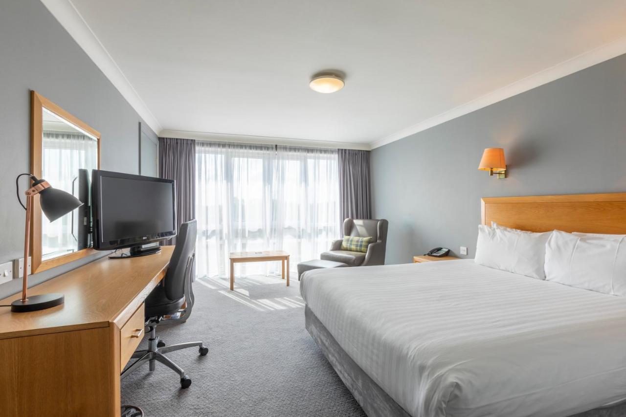 Holiday Inn Basildon By Ihg Exterior photo