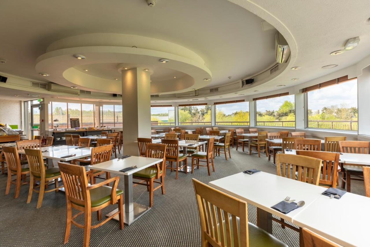 Holiday Inn Basildon By Ihg Exterior photo