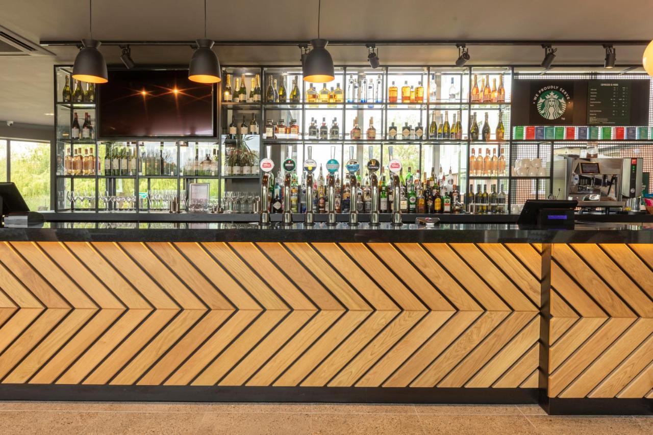 Holiday Inn Basildon By Ihg Exterior photo