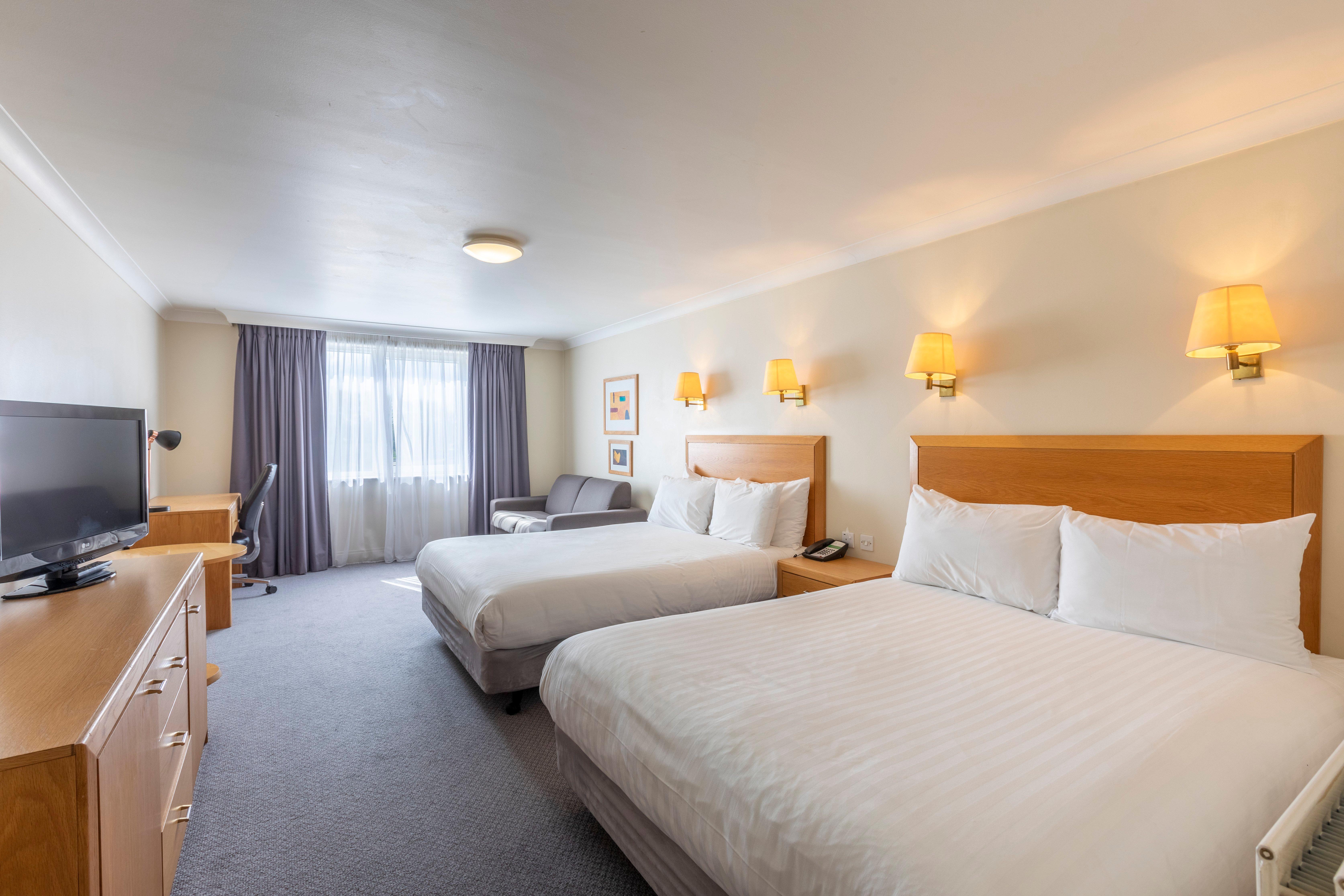 Holiday Inn Basildon By Ihg Exterior photo