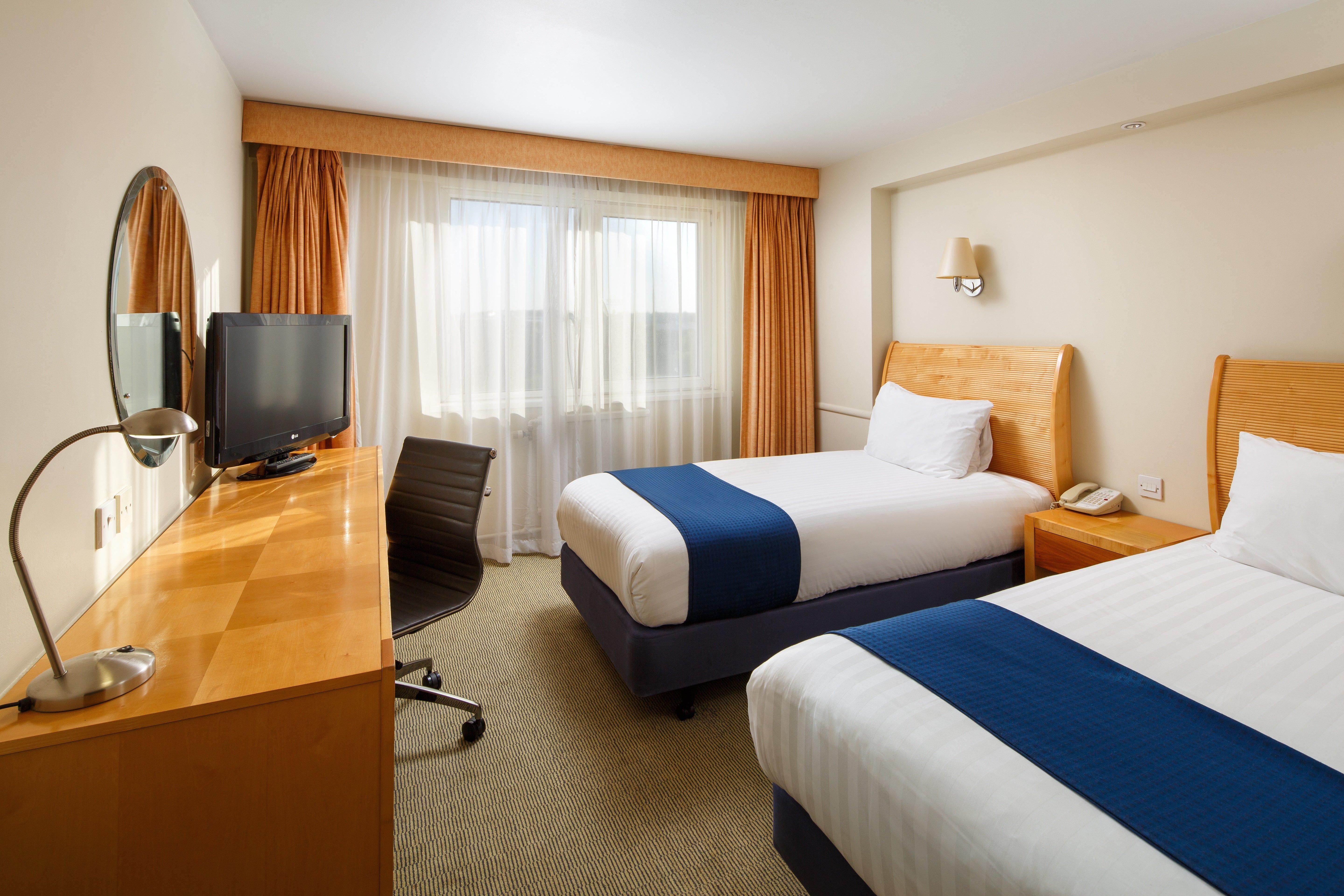 Holiday Inn Basildon By Ihg Exterior photo