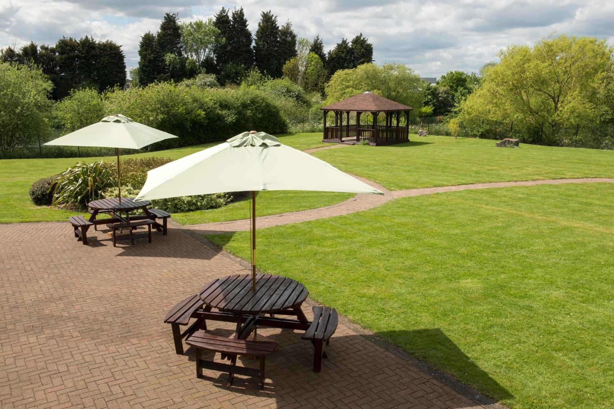Holiday Inn Basildon By Ihg Exterior photo
