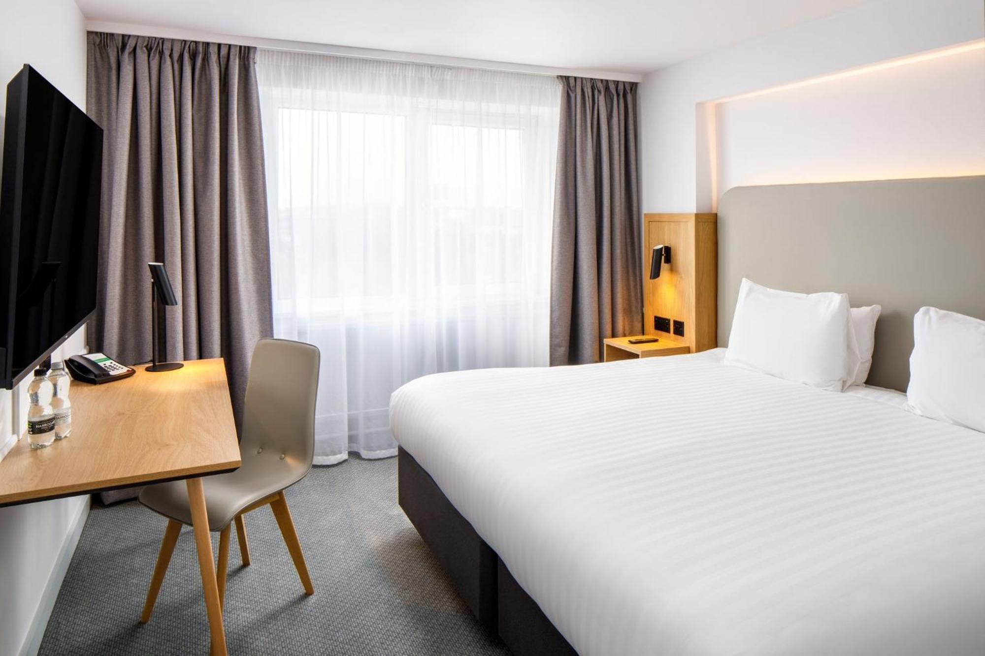 Holiday Inn Basildon By Ihg Exterior photo