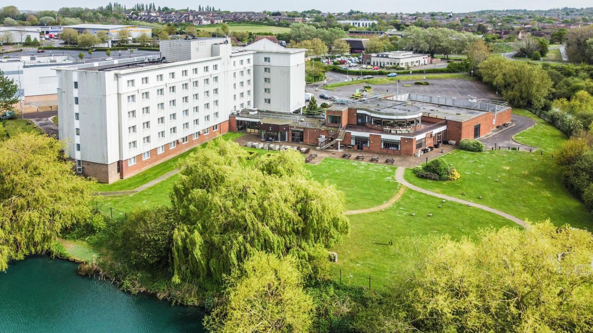Holiday Inn Basildon By Ihg Exterior photo