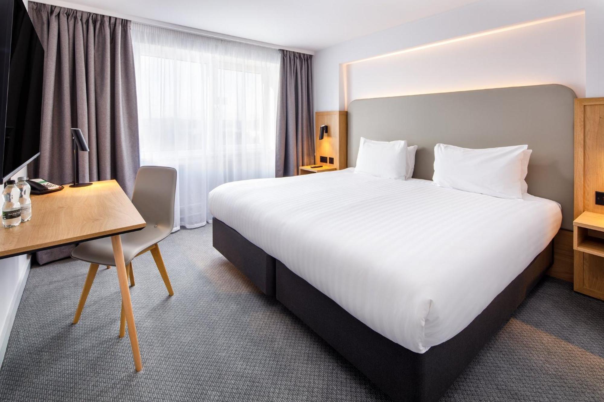 Holiday Inn Basildon By Ihg Exterior photo
