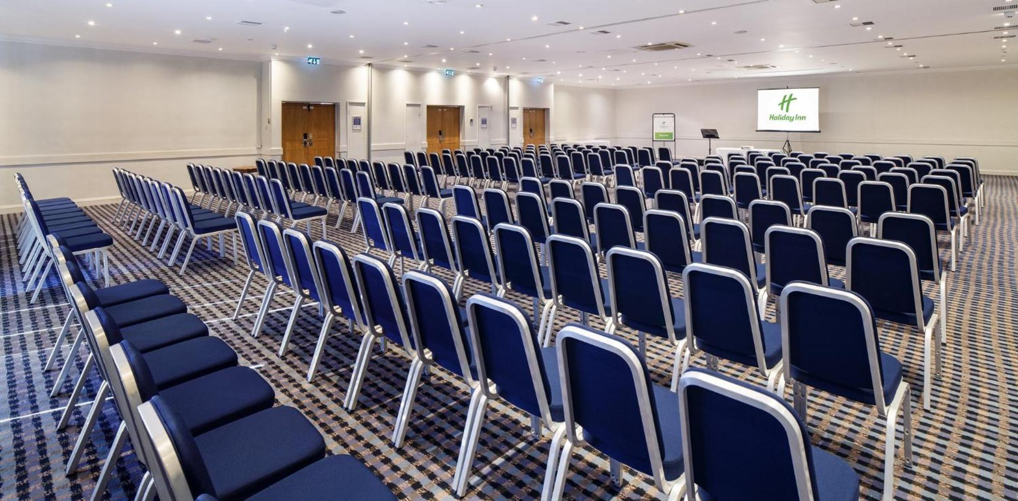 Holiday Inn Basildon By Ihg Exterior photo