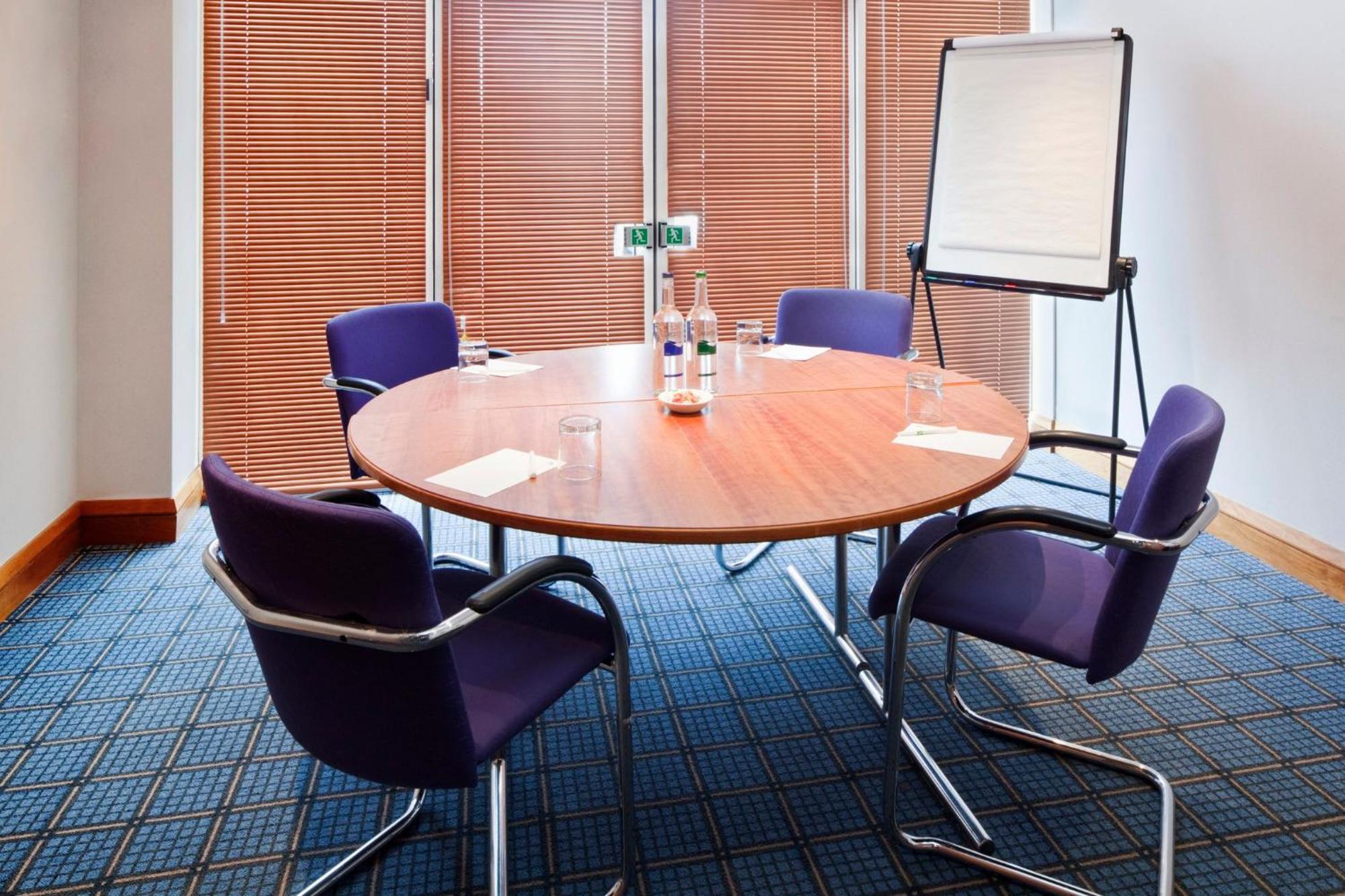Holiday Inn Basildon By Ihg Exterior photo
