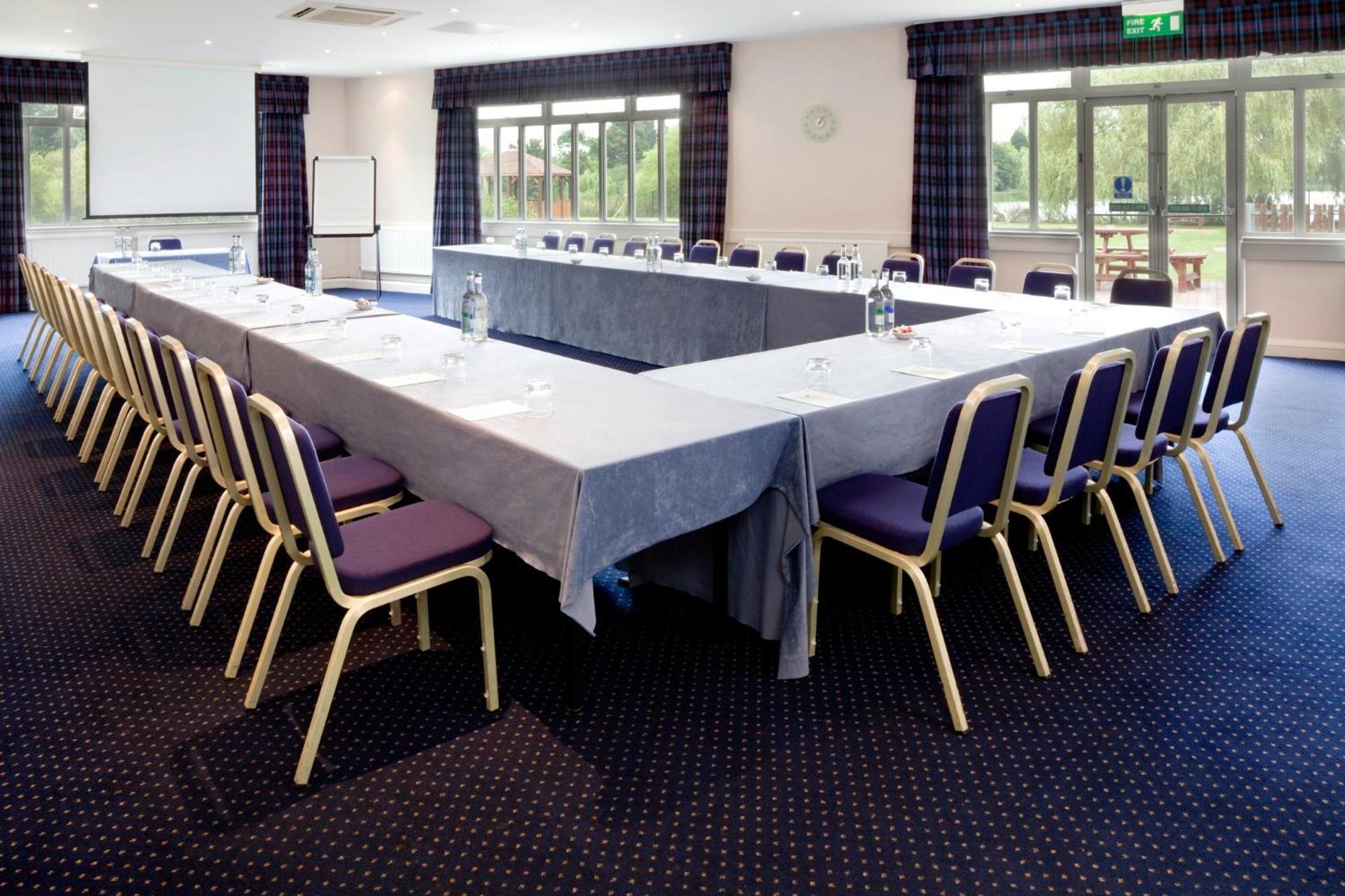Holiday Inn Basildon By Ihg Exterior photo