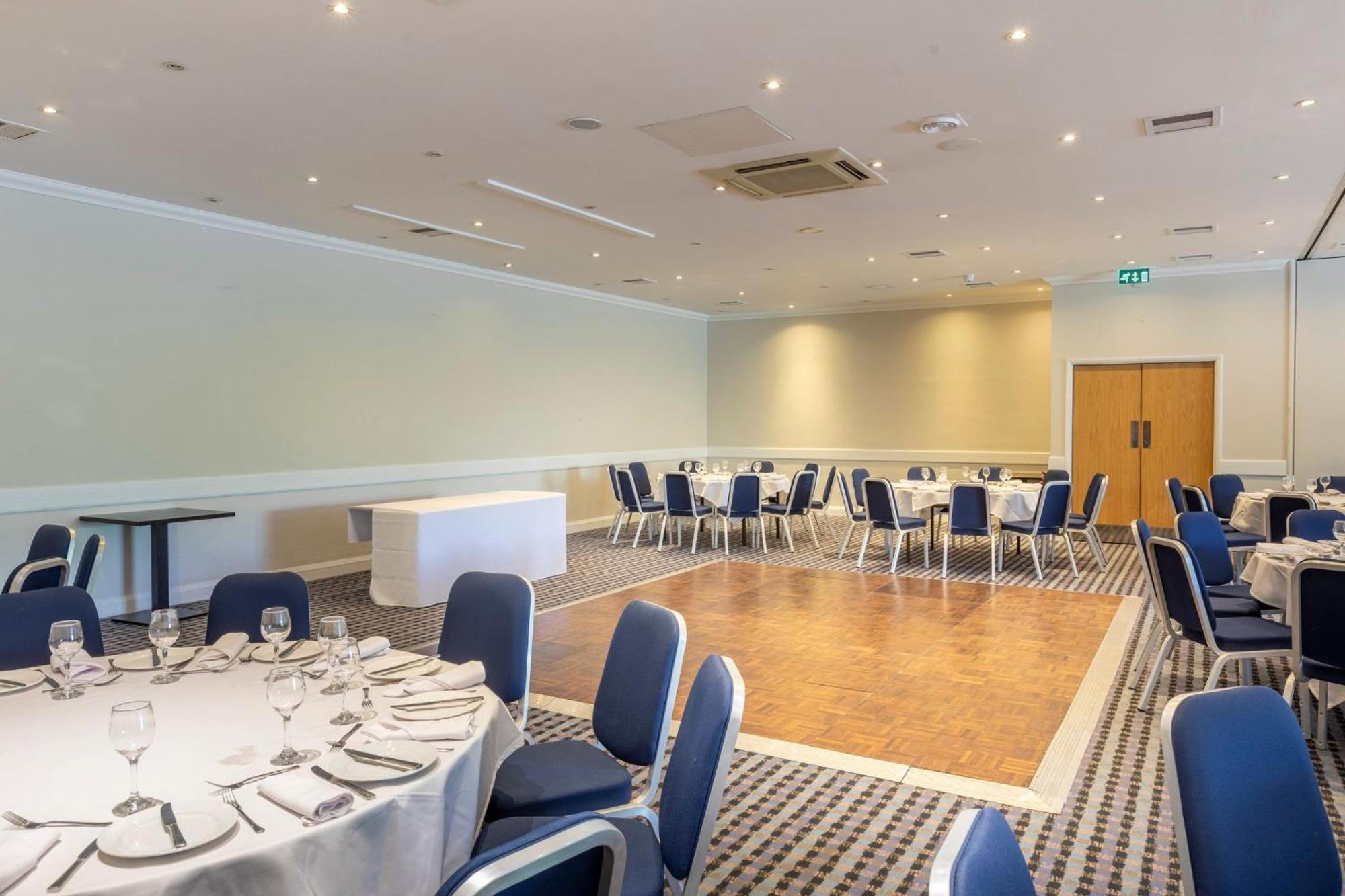 Holiday Inn Basildon By Ihg Exterior photo